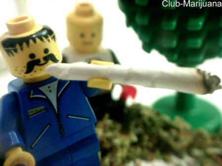 static/gallery/Pothead/Contest_Entry___Lego_Joint.jpg